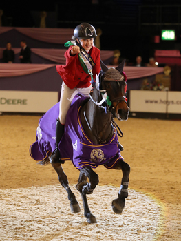 Madison Heath wins HOYS 138 Championship at HOYS Madison Heath wins HOYS 138 Championship at HOYS